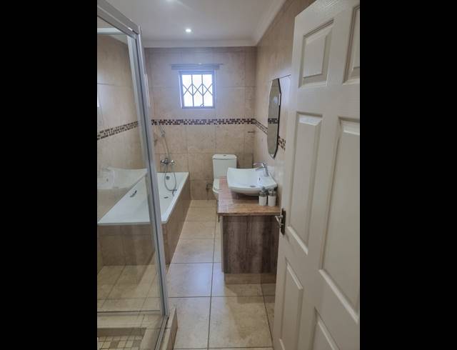 3 BEDROOM FLAT TO LET IN HILLARY